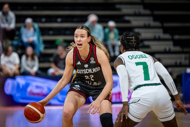 Basketball Villeurbanne 17.03.2026 Wommen™s Basketball World Cup 2026 Qualifying Tournament Nigeria (NIG) - Deutschland (GER) Emily Bessoir (Deutschland, No.22) Sarah Ogoke (Nigeria, No.07)