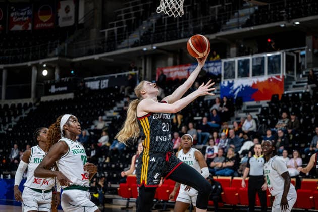 Basketball Villeurbanne 17.03.2026 Wommen™s Basketball World Cup 2026 Qualifying Tournament Nigeria (NIG) - Deutschland (GER) Frida Bühner (Deutschland, No.20) Victoria Macaulay (Nigeria, No.25)