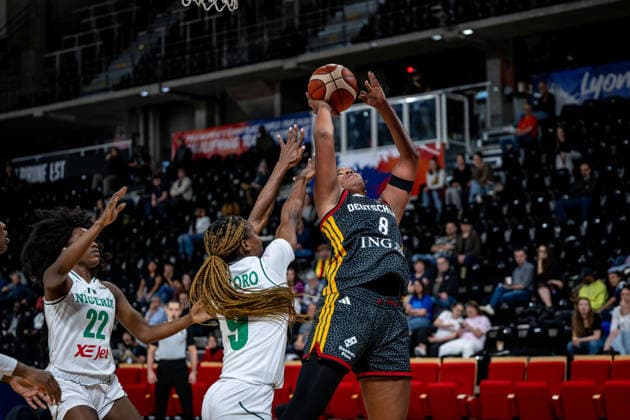 Basketball Villeurbanne 17.03.2026 Wommen™s Basketball World Cup 2026 Qualifying Tournament Nigeria (NIG) - Deutschland (GER) Nyara Sabally (Deutschland, No.08) Ifunaya Okoro (Nigeria, No.09)