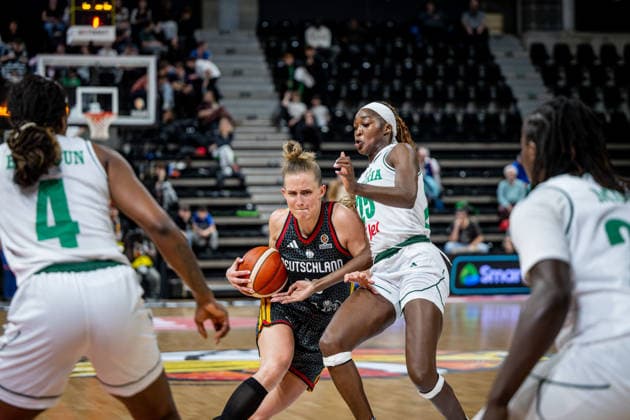 Basketball Villeurbanne 17.03.2026 Wommen™s Basketball World Cup 2026 Qualifying Tournament Nigeria (NIG) - Deutschland (GER) Leonie Fiebich (Deutschland, No.13) Victoria Macaulay (Nigeria, No.25)