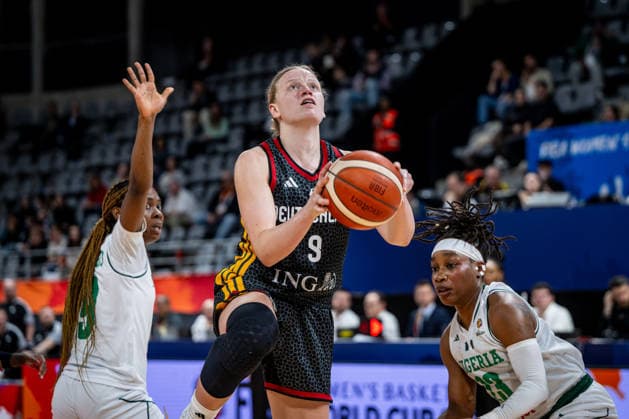 Basketball Villeurbanne 17.03.2026 Wommen™s Basketball World Cup 2026 Qualifying Tournament Nigeria (NIG) - Deutschland (GER) Emma Eichmeyer (Deutschland, No.09) Ifunaya Okoro (Nigeria, No.09) Ezinne Kalu (Nigeria, No.23)