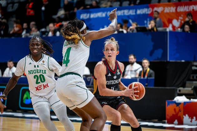 Basketball Villeurbanne 17.03.2026 Wommen™s Basketball World Cup 2026 Qualifying Tournament Nigeria (NIG) - Deutschland (GER) Leonie Fiebich (Deutschland, No.13) Elizabeth Balogun (Nigeria, No.04)