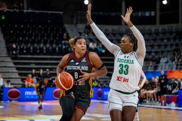 Basketball Villeurbanne 17.03.2026 Wommen™s Basketball World Cup 2026 Qualifying Tournament Nigeria (NIG) - Deutschland (GER) Nyara Sabally (Deutschland, No.08) Nicole Enabosi (Nigeria, No.33)