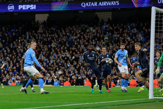 Manchester City v Real Madrid, Champions League Erling Haaland (9) of Manchester City scores to make it 1-1 during the Champions League match between Manchester City and Real Madrid at the Etihad Stadium, Manchester, UK on 17 March 2026. Manchester Etihad Stadium Manchester UK Editorial use only , Copyright: xConorxMolloyx PSI-23911-0040