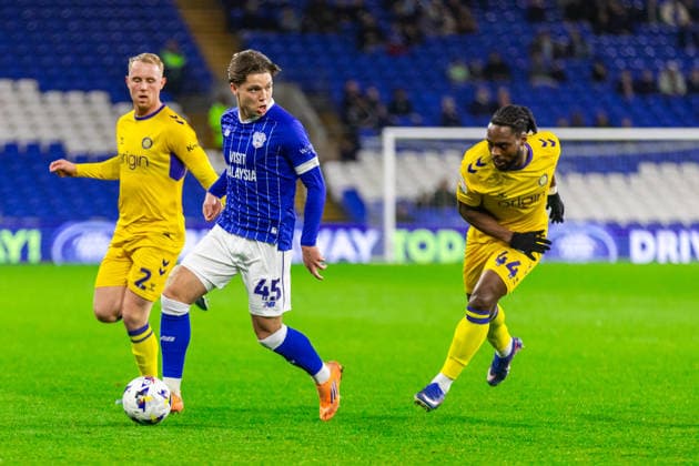 Cardiff City v Wycombe Wanderers, EFL Sky Bet League 1 Cardiff City forward Cian Ashford (45) under pressure from Wycombe Wanderers forward Fred Onyedinma (44) during the EFL Sky Bet League 1 match between Cardiff City and Wycombe Wanderers at the Cardiff City Stadium, Cardiff, UK on 17 March 2026. Cardiff Cardiff City Stadium South Glamorgan UK Editorial use only DataCo restrictions apply See www.football-dataco.com , Copyright: xDanxMintox PSI-23913-0016