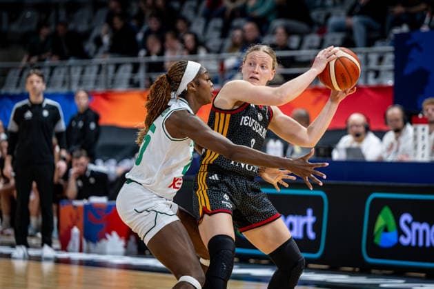 Basketball Villeurbanne 17.03.2026 Wommen™s Basketball World Cup 2026 Qualifying Tournament Nigeria (NIG) - Deutschland (GER) Emma Eichmeyer (Deutschland, No.09) Victoria Macaulay (Nigeria, No.25)