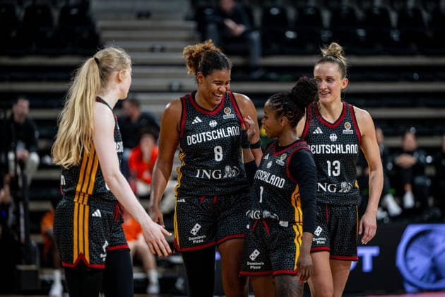 Basketball Villeurbanne 17.03.2026 Wommen™s Basketball World Cup 2026 Qualifying Tournament Nigeria (NIG) - Deutschland (GER) Frida Bühner (Deutschland, No.20) Nyara Sabally (Deutschland, No.08) Alexis Peterson (Deutschland, No.01) Leonie Fiebich (Deutschland, No.13) vlnr.