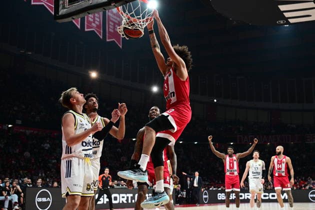 EuroLeague Basketball, Olympiacos Piraeus vs Fenerbahce Beko Istanbul - of Olympiacos Piraeus in action against of Fenerbahce Beko Istanbul during the Euroleague regular season basketball match between Olympiacos Piraeus and Fenerbahce Beko Istanbul held at Peace and Friendship Stadium in Piraeus, Grecee, 17 March 2026. PIRAEUS Greece Copyright: xOnexInchxProductionsx 6896643