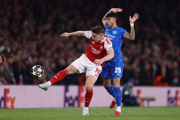 Arsenal v Bayer Leverkusen 17 March 2026, London - UEFA Champions League - Round Of 16 - Second Leg - Arsenal v Bayer Leverkusen - Viktor Gyokeres of Arsenal shields the ball from Exequiel Palacios of Bayer Leverkusen - Photo: Jacques Feeney Offside. London UK Copyright: xJacquesxFeeneyx xOffsidexOffside