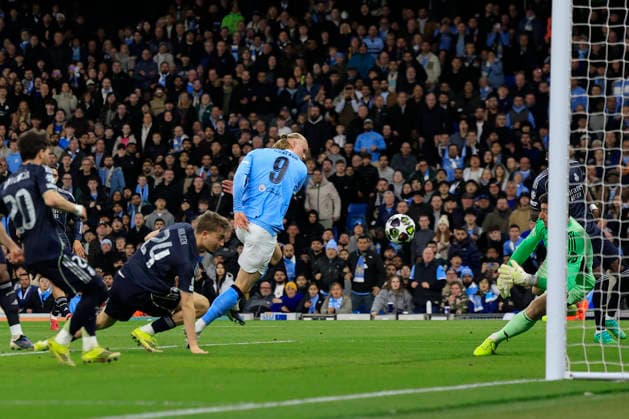 Manchester City v Real Madrid, Champions League Erling Haaland (9) of Manchester City has his effort on goal saved by Thibaut Courtois (1) of Real Madrid during the Champions League match between Manchester City and Real Madrid at the Etihad Stadium, Manchester, UK on 17 March 2026. Manchester Etihad Stadium Manchester UK Editorial use only , Copyright: xConorxMolloyx PSI-23911-0044