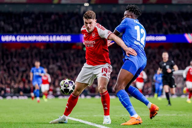 LONDON, ENGLAND - MARCH 17: Viktor Gyokeres of Arsenal and Edmond Tapsoba of Bayer 04 Leverkusen battle for the ball during the UEFA Champions League 2025 26 Round of 16 Second Leg match between Arsenal FC and Bayer 04 Leverkusen at Arsenal Stadium on March 17, 2026 in London, England.  Copyright: xRenexNijhuis MBxMediax