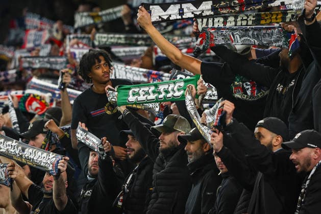 17th March 2026; Stamford Bridge, Chelsea, London, England: UEFA Champions League Football, Chelsea versus Paris Saint Germain; Paris Saint-Germain fans holding scarves in the air  IanxStephen Content restricted for UK based newspaper