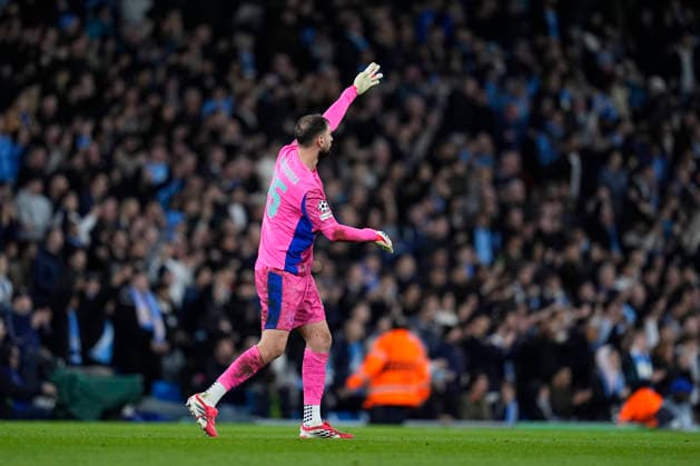 March 17, 2026, Manchester, Manchester, England: Gianluigi Donnarumma of Manchester City gestures during the UEFA Champions League 2025 26 Round of 16 Second Leg match between Manchester City and Real Madrid C.F. at Etihad Stadium on March 17, 2026, in Manchester, England. Manchester City V Real Madrid C.F. - UEFA Champions League 2025 26 Round Of 16 Second Leg  - ZUMAa181 20260317_zaa_a181_208 Copyright: xDennisxAgyemanx