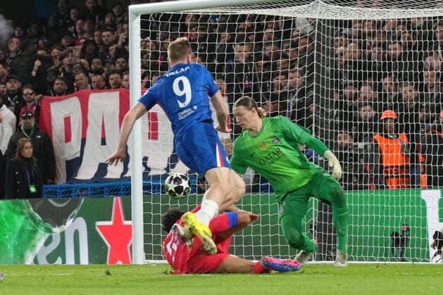 Chelsea v Paris Saint-Germain, Champions League CLOSE Paris Saint-Germain goalkeeper Matvey Safonov (39) saves from Chelsea forward Liam Delap (9) during the Champions League match between Chelsea and Paris Saint-Germain at Stamford Bridge, London, UK on 17 March 2026. London Stamford Bridge Greater London UK Editorial use only , Copyright: xStephenxFlynnx PSI-23910-0087