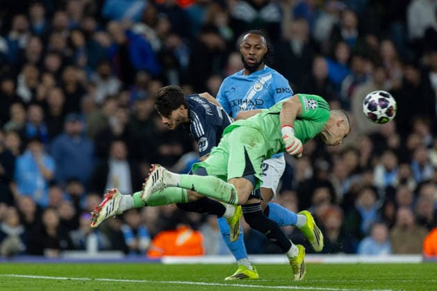 Football - UEFA Champions League - Round of 16 - 2nd Leg - Manchester City FC v Real Madrid CF MANCHESTER, ENGLAND - Tuesday, March 17, 2026: Real Madrid s goalkeeper Andriy Lunin heads the ball away during the UEFA Champions League Round of 16 2nd Leg match between Manchester City FC and Real Madrid CF at the City of Manchester Stadium. (Photo by David Rawcliffe Propaganda) MANCHESTER City of Manchester Stadium GREATER MANCHESTER ENGLAND  Copyright: xDavidxRawcliffex P2026-03-17-Man_City_Real_Madrid-75