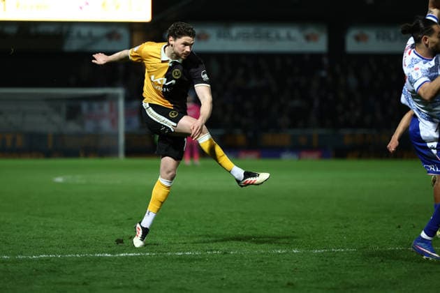Burton Albion v Reading, EFL Sky Bet League 1 Burton Albion midfielder George Evans (12) gets off a shot during the EFL Sky Bet League 1 match between Burton Albion and Reading at the Pirelli Stadium, Burton upon Trent, UK on 17 March 2026. Burton upon Trent Pirelli Stadium Staffordshire UK Editorial use only DataCo restrictions apply See www.football-dataco.com , Copyright: xJohnxMallettx PSI-23912-0056