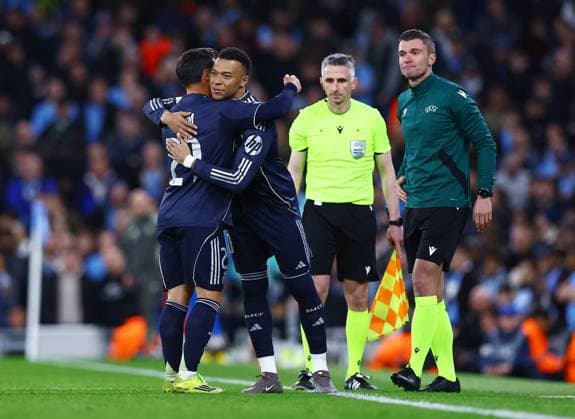 Brahim Diaz of Real Madrid is replaced by Kylian Mbappe Manchester City v Real Madrid, UEFA Champions League, Round of 16, Second Leg, Football, Etihad Stadium, Manchester, UK - 17 Mar 2026Manchester Etihad Stadium United Kingdom EDITORIAL USE ONLY No use with unauthorised audio, video, data, fixture lists, club league logos or live services. Online in-match use limited to 120 images, no video emulation. No use in betting, games or single club league player publications. Copyright: xMattxWest Shutterstockx 16776379aw