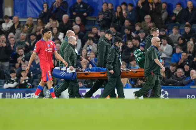 Chelsea v Paris Saint-Germain, Champions League Chelsea defender Trevoh Chalobah (23) leaves the field on a stretcher during the Champions League match between Chelsea and Paris Saint-Germain at Stamford Bridge, London, UK on 17 March 2026. London Stamford Bridge Greater London UK Editorial use only , Copyright: xStephenxFlynnx PSI-23910-0093