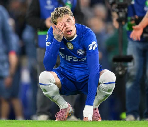 17 March 2026 - Chelsea v Paris Saint-Germain - Champions League - Stamford Bridge. Chelsea v Paris Saint-Germain - Champions League - Stamford Bridge. Alejandro Garnacho dejected at the final whistl. Picture : Mark Pain London England  Copyright: xMarkxPainx