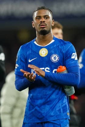 Chelsea v Paris Saint-Germain, UEFA Champions League Jorrel Hato of Chelsea clapping the fans after the Chelsea v Paris Saint-Germain UEFA Champions League, Round of 16, 2nd Leg match at Stamford Bridge, London, England on 17 March 2026 Credit: Dylan Hepworth Every Second Media Editorial use only. All images are copyright Every Second Media Limited. No images may be reproduced without prior permission. Copyright: xIMAGO EveryxSecondxMediax ESM-1863-0069 DylanxHepworthx xEveryxSecondxMediax