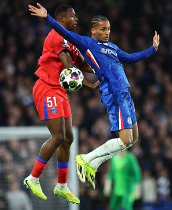 Joao Pedro of Chelsea competes for the ball with Willian Pacho of Paris Saint-Germain Chelsea v Paris Saint-Germain, UEFA Champions League, Round of 16, Second Leg, Football, Stamford Bridge, London, UK - 17 Mar 2026London Stamford Bridge United Kingdom EDITORIAL USE ONLY No use with unauthorised audio, video, data, fixture lists, club league logos or live services. Online in-match use limited to 120 images, no video emulation. No use in betting, games or single club league player publications. Copyright: xShutterstockx 16776722bt