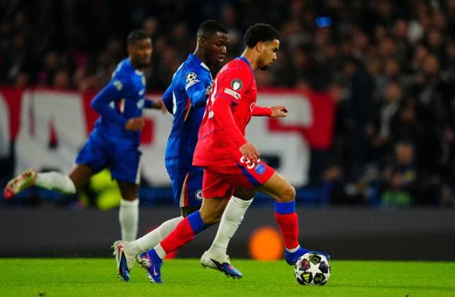 Moisàs Caicedo of Chelsea and Warren Zaire-Emery of PSG Chelsea v Paris Saint-Germain, UEFA Champions League, Round of 16, Second Leg, Football, Stamford Bridge, London, UK - 17 Mar 2026London Stamford Bridge United Kingdom EDITORIAL USE ONLY No use with unauthorised audio, video, data, fixture lists, club league logos or live services. Online in-match use limited to 120 images, no video emulation. No use in betting, games or single club league player publications. Copyright: xJavierxGarcia Shutterstockx 16776377db