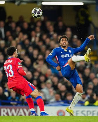 Chelsea v Paris Saint-Germain, UEFA Champions League Andrey Santos of Chelsea under pressure from Warren Zaire-Emery of Paris Saint-Germain during the Chelsea v Paris Saint-Germain UEFA Champions League, Round of 16, 2nd Leg match at Stamford Bridge, London, England on 17 March 2026 Credit: Dylan Hepworth Every Second Media Editorial use only. All images are copyright Every Second Media Limited. No images may be reproduced without prior permission. Copyright: xIMAGO EveryxSecondxMediax ESM-1863-0096 DylanxHepworthx xEveryxSecondxMediax