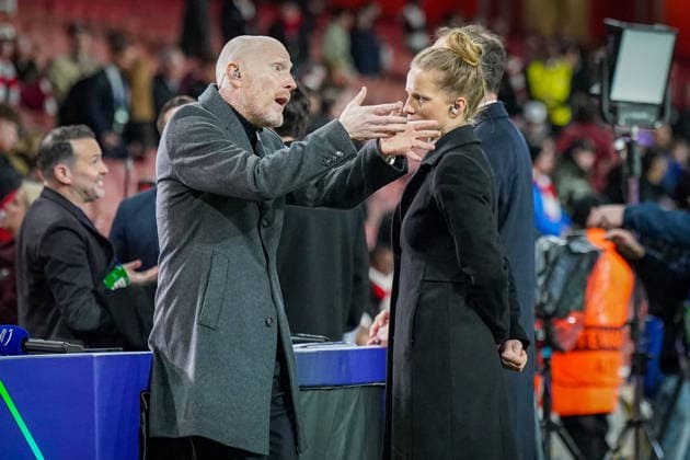 England: Fussball UEFA Champions League 2025 - 2026, Achtelfinale (Rückspiel) FC Arsenal London vs Bayer 04 Leverkusen - Emirates Stadium (London): Tabea Kemme und Matthias Sammer (TV-Experte, Prime Video) Mimik, Gesichtsausdruck, Emotion, Geste, Gestik Copyright: xJOERANxSTEINSIEKx