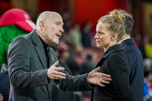 England: Fussball UEFA Champions League 2025 - 2026, Achtelfinale (Rückspiel) FC Arsenal London vs Bayer 04 Leverkusen - Emirates Stadium (London): Tabea Kemme und Matthias Sammer (TV-Experte, Prime Video) Mimik, Gesichtsausdruck, Emotion, Geste, Gestik Copyright: xJOERANxSTEINSIEKx