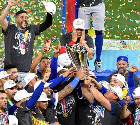 Sport Bilder des Tages #2 Venezuela celebrates winning the World Baseball Classic after beating the United States 3-2 at loanDepot Park in Miami, Florida on Tuesday, March 17, 2026.  MIA20260317202 MichaelxLaughlin