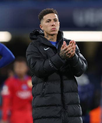 LONDON, ENGLAND, MARCH 16: Enzo Fernandez of Chelsea applauds the Chelsea after the loss to Paris Saint-Germain during the match between Chelsea FC and Paris Saint-Germain FC in the UEFA Champions League, Round of 16, 2nd Leg match at Stamford Bridge Stadium in London, England, on March 17. (Photo by Daniel Weir)  Copyright: xDanielxWeir SportsxPressxPhotox Sportspressphoto_SPR113015