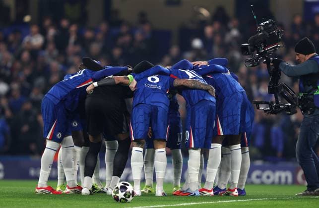 LONDON, ENGLAND, MARCH 16: Chelsea players in a pre match huddle ahead of the match between Chelsea FC and Paris Saint-Germain FC in the UEFA Champions League, Round of 16, 2nd Leg match at Stamford Bridge Stadium in London, England, on March 17. (Photo by Daniel Weir)  Copyright: xDanielxWeir SportsxPressxPhotox Sportspressphoto_SPR113047