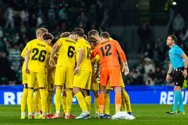 Uefa Champions League 2025-26 Sporting CP - FK Bodø Glimt the players of FK Bodø Glimt form a circle during the UEFA Champions League 2025-26 League Round of 16, 2nd Leg match between Sporting CP and FK Bodø Glimt on Tuesday 17 March 2026 in Lisbon, Portugal Copyright: HMBxMedia CarlosxSilva