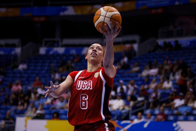 2026 World Cup Qualifying Tournament - USA V Spain Dearica Hamby 6 of the United States plays during the game at the 2026 FIBA World Cup Qualifying Tournament between the United States and Spain in San Juan, Puerto Rico, on March 17, 2026, at Coliseo Jose Miguel Agrelot. San Juan Puerto Rico  Copyright: xEdgardoxMedinax originalFilename:medinamillan-notitle260317_npqSV.jpg