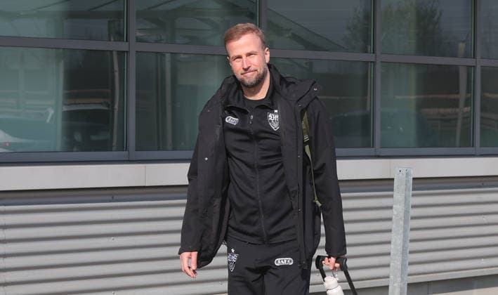 Stuttgart , Abflug VfB Stuttgart zum Europa League Spiel in Porto , Sebastian Hoeneß