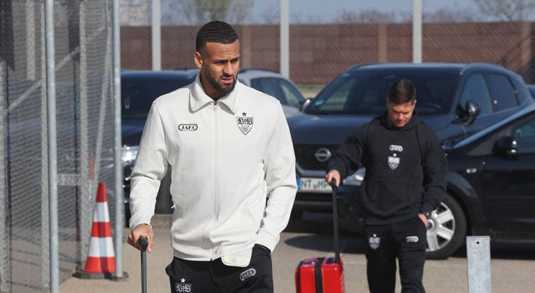 Stuttgart , Abflug VfB Stuttgart zum Europa League Spiel in Porto , Josha Vagnoman