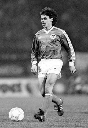 West Germany V Brazil, International Friendly, Länderspiel, Nationalmannschaft Olaf Thon of West Germany on the ball during the International Friendly match between West Germany and Brazil at Deutsche Bank Park on March 12, 1986 in Frankfurt, Germany. Frankfurt Deutsche Bank Park Germany Germany Copyright: xAllstarxPicturexLibraryxLtdx