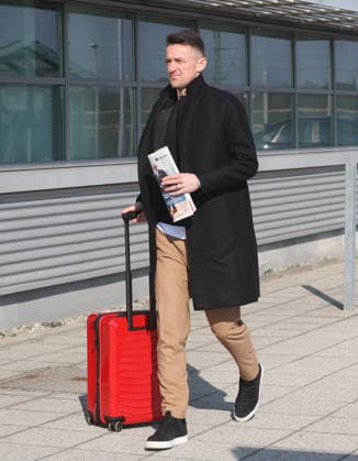 Stuttgart , Abflug VfB Stuttgart zum Europa League Spiel in Porto , Christian Gentner