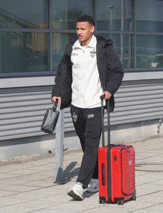 Stuttgart , Abflug VfB Stuttgart zum Europa League Spiel in Porto , Luca Jaquez