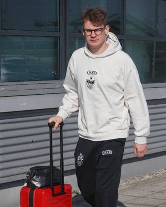 Stuttgart , Abflug VfB Stuttgart zum Europa League Spiel in Porto , Alexander Nübel