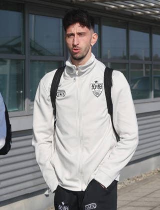 Stuttgart , Abflug VfB Stuttgart zum Europa League Spiel in Porto , Atakan Karazor