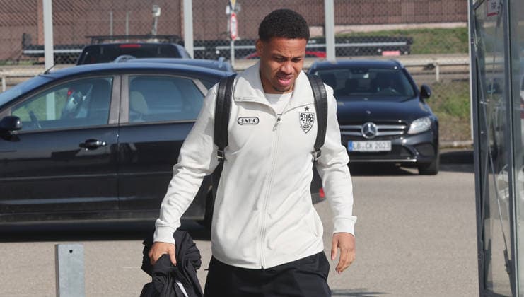 Stuttgart , Abflug VfB Stuttgart zum Europa League Spiel in Porto , Nikolas Nartey