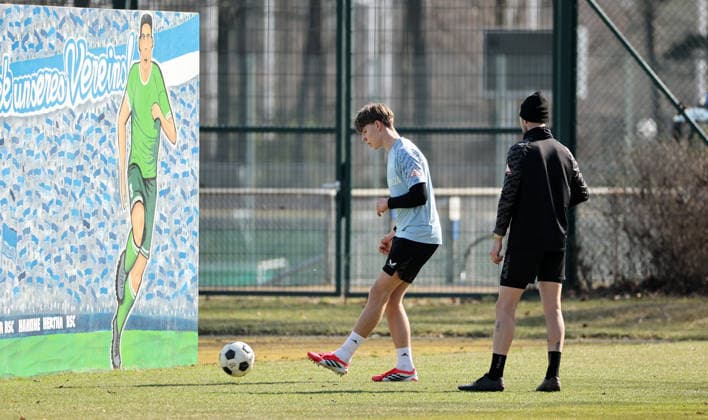 Kennet Eichhorn wieder im Einzeltraining Fußball Fussball Saison 2025 2026 2. Bundesliga Herren DFL 18.03.2026 Training Hertha BSC Berlin DFL regulations prohibit any use of photographs as image sequences and or quasi-video.