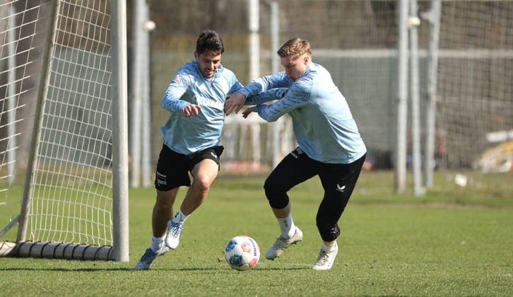 Kevin Sessa, Julian Eitschberger Zweikampf Spielszene Aktion Fußball Fussball Saison 2025 2026 2. Bundesliga Herren DFL 18.03.2026 Training Hertha BSC Berlin DFL regulations prohibit any use of photographs as image sequences and or quasi-video.
