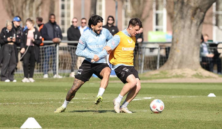 Kevin Sessa, Diego Demme Zweikampf Spielszene Aktion Fußball Fussball Saison 2025 2026 2. Bundesliga Herren DFL 18.03.2026 Training Hertha BSC Berlin DFL regulations prohibit any use of photographs as image sequences and or quasi-video.
