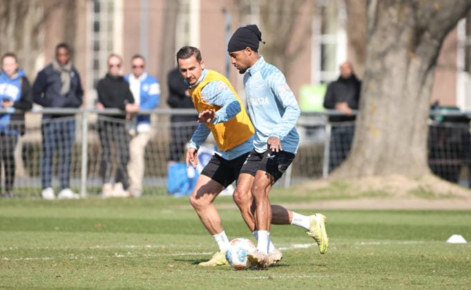 Paul Seguin, Jeremy Dudziak Zweikampf Spielszene Aktion Fußball Fussball Saison 2025 2026 2. Bundesliga Herren DFL 18.03.2026 Training Hertha BSC Berlin DFL regulations prohibit any use of photographs as image sequences and or quasi-video.