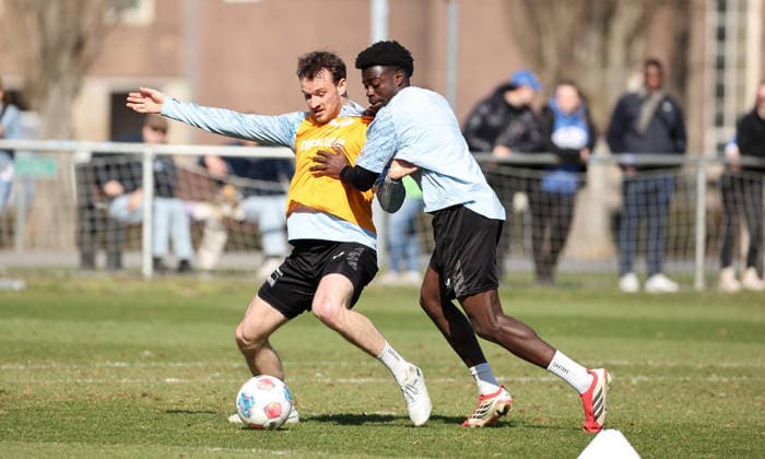 Pascal Klemens, Boris Mamuzah Lum Zweikampf Spielszene Aktion Fußball Fussball Saison 2025 2026 2. Bundesliga Herren DFL 18.03.2026 Training Hertha BSC Berlin DFL regulations prohibit any use of photographs as image sequences and or quasi-video.