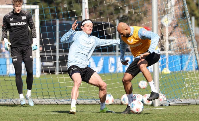 Fabian Reese, John Anthony Brooks Zweikampf Spielszene Aktion Fußball Fussball Saison 2025 2026 2. Bundesliga Herren DFL 18.03.2026 Training Hertha BSC Berlin DFL regulations prohibit any use of photographs as image sequences and or quasi-video.