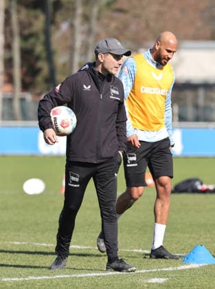 Trainer Stefan Leitl, John Anthony Brooks Fußball Fussball Saison 2025 2026 2. Bundesliga Herren DFL 18.03.2026 Training Hertha BSC Berlin DFL regulations prohibit any use of photographs as image sequences and or quasi-video.