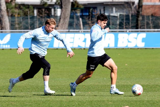 DEU, DFL, 2. FBL Hertha BSC, Training, 18.03.2026, Sportforum, Berlin, DEU, DFL, 2. FBL Hertha BSC, Training, im Bild Julian Eitschberger (Hertha BSC Berlin 2), Josip Brekalo (Hertha BSC Berlin 7) DFL - regulations prohibit any use of Photographs as image sequences and or quasi-video